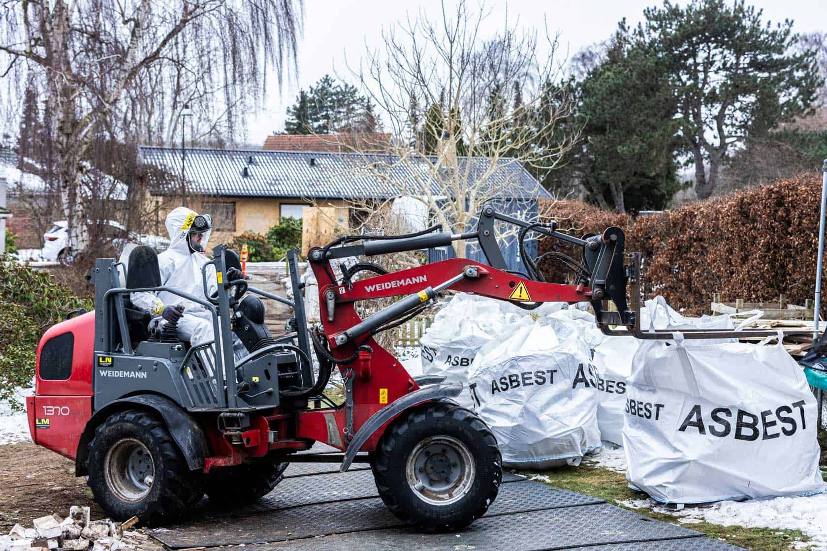 Skal dit asbesttag udskiftes? Sådan griber du processen sikkert an